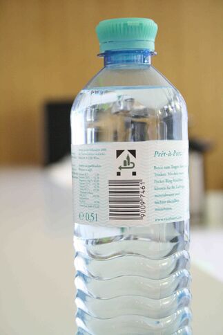 Einweg-Plastikflasche Einweg-Plastikflasche